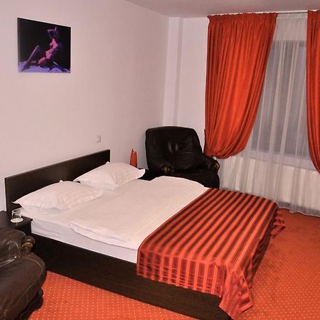Hotel Thomas Bukares Bagian luar foto