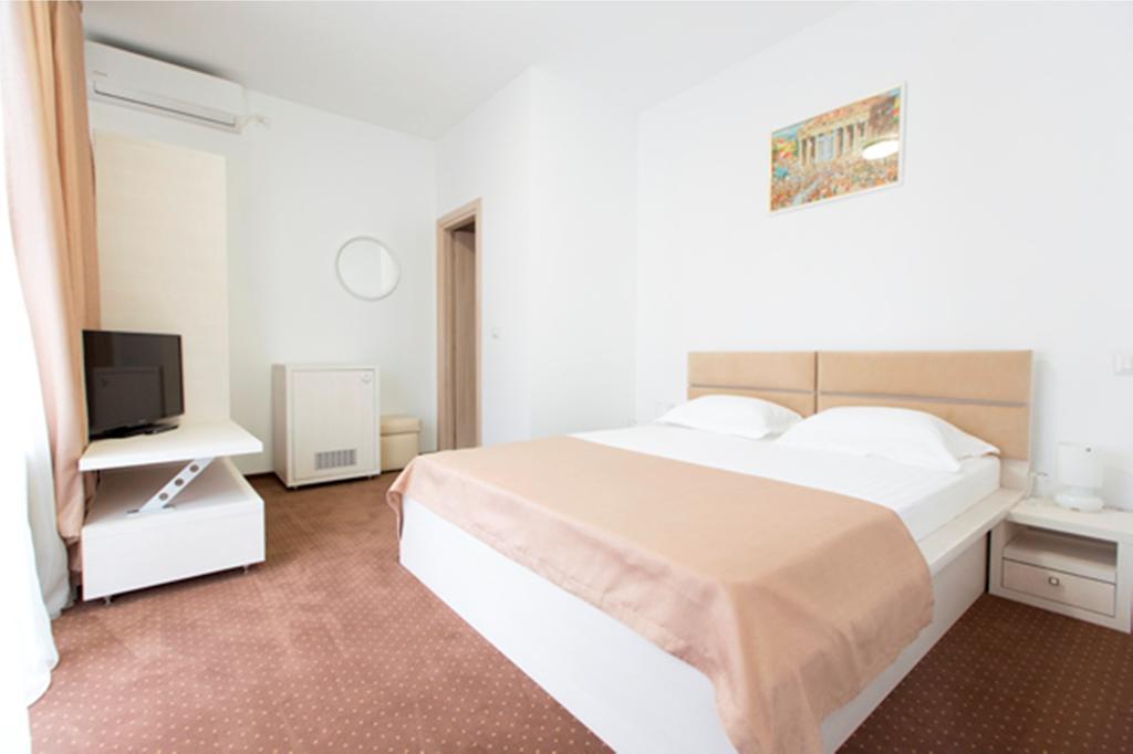 Hotel Thomas Bukares Bagian luar foto
