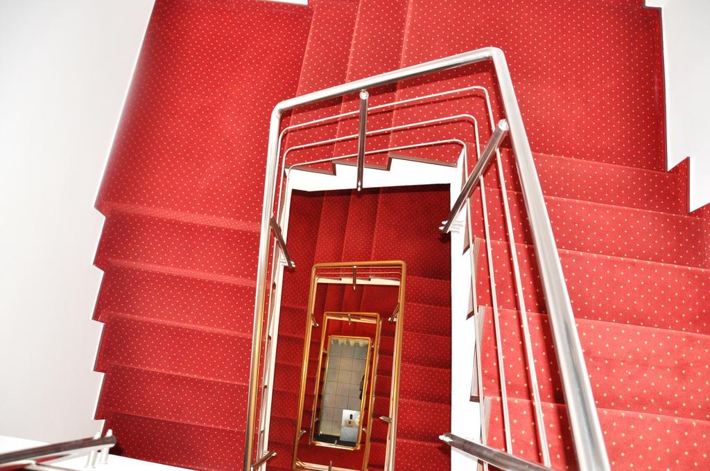 Hotel Thomas Bukares Bagian luar foto