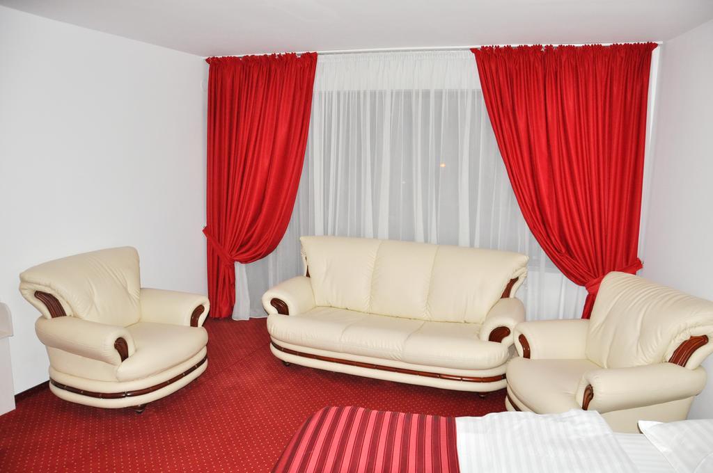 Hotel Thomas Bukares Bagian luar foto