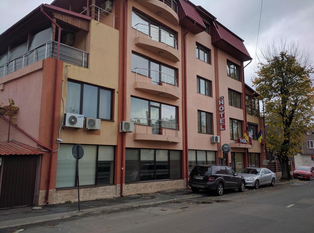 Hotel Thomas Bukares Bagian luar foto