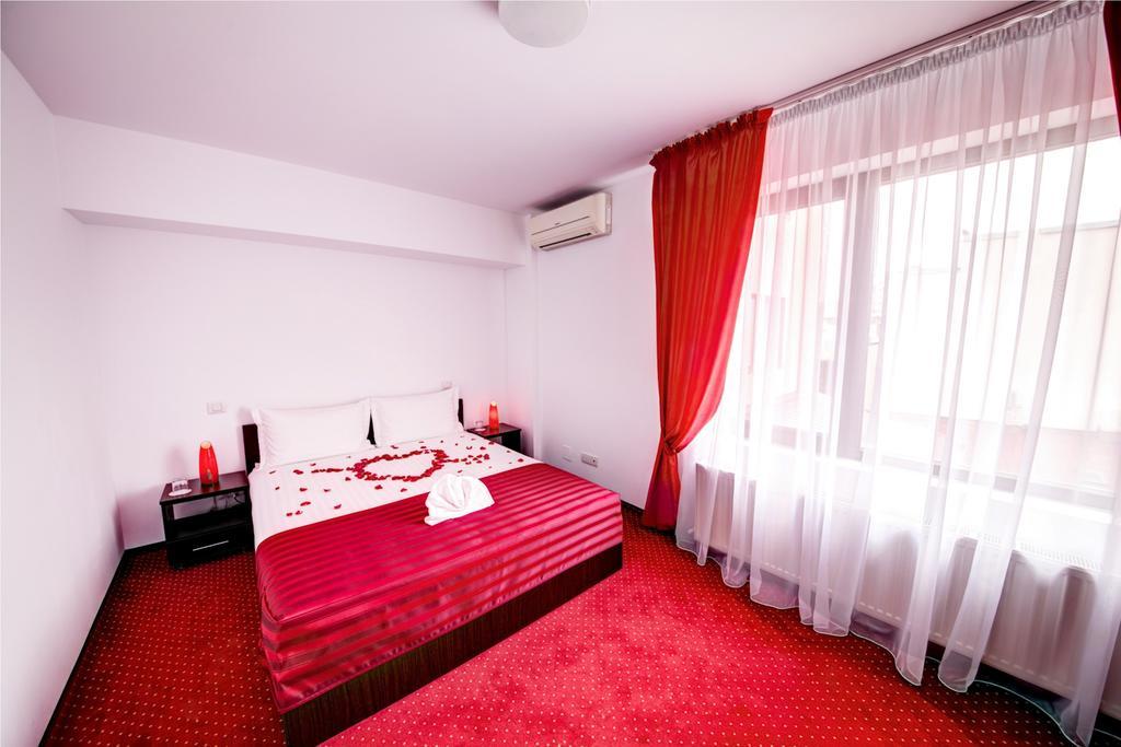 Hotel Thomas Bukares Bagian luar foto