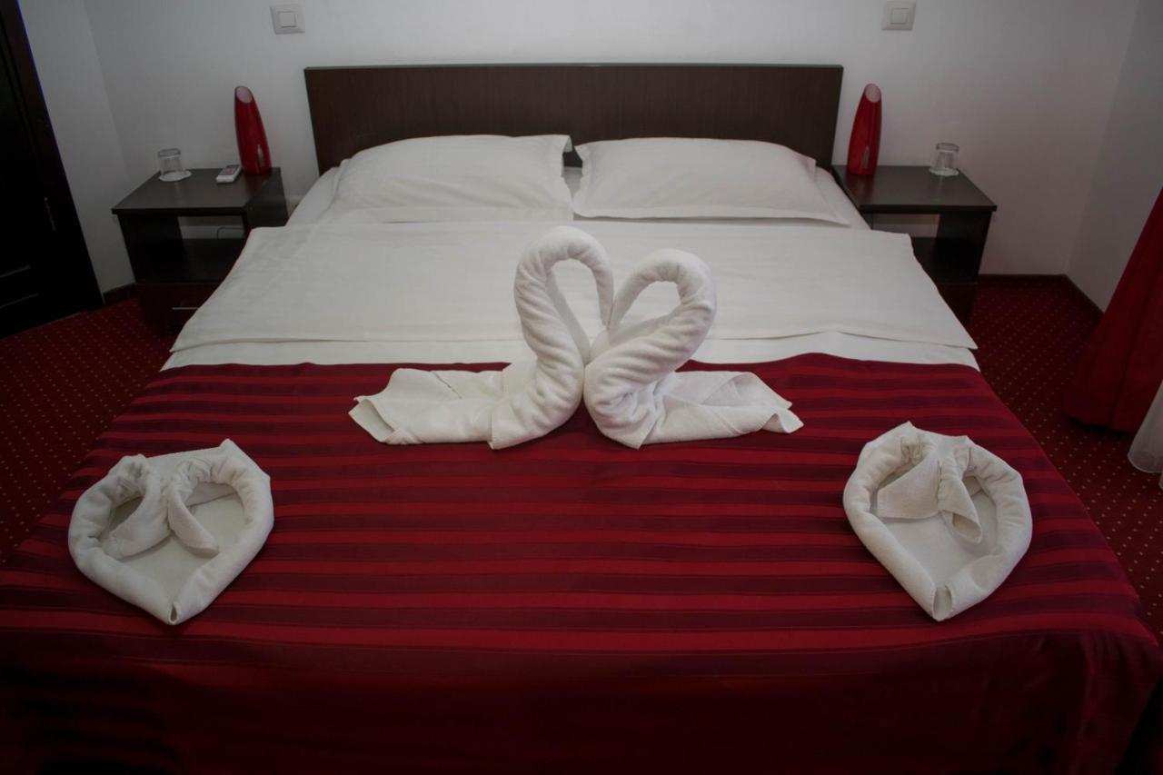 Hotel Thomas Bukares Bagian luar foto