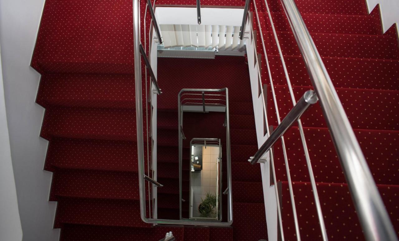 Hotel Thomas Bukares Bagian luar foto